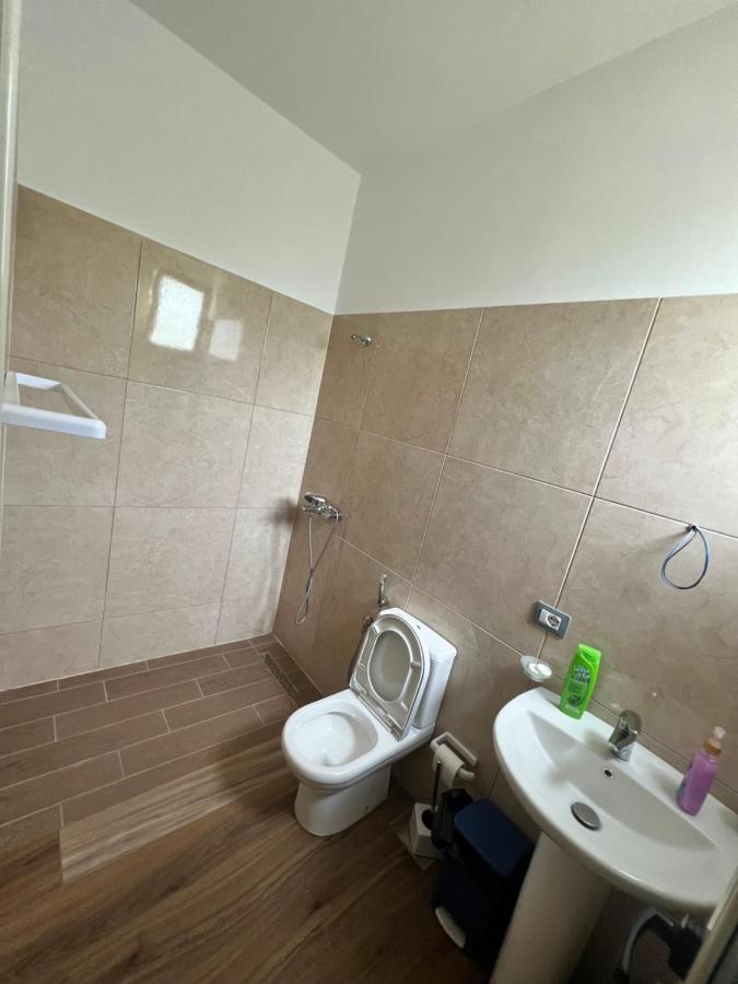 Rooms For Rent Habipi Wlora Zewnętrze zdjęcie